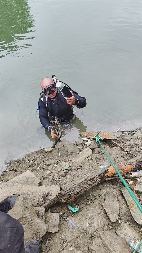 水下切割20年打捞经验欢迎电询