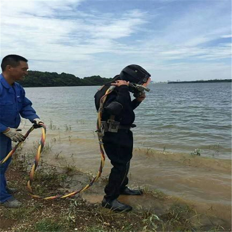 乌鲁木齐市水下服务公司承接各种水下潜水作业