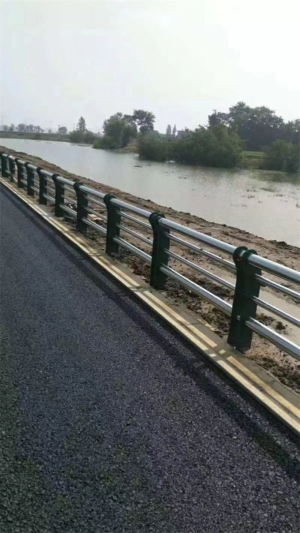 安装防撞护栏生产厂家{当地}厂家